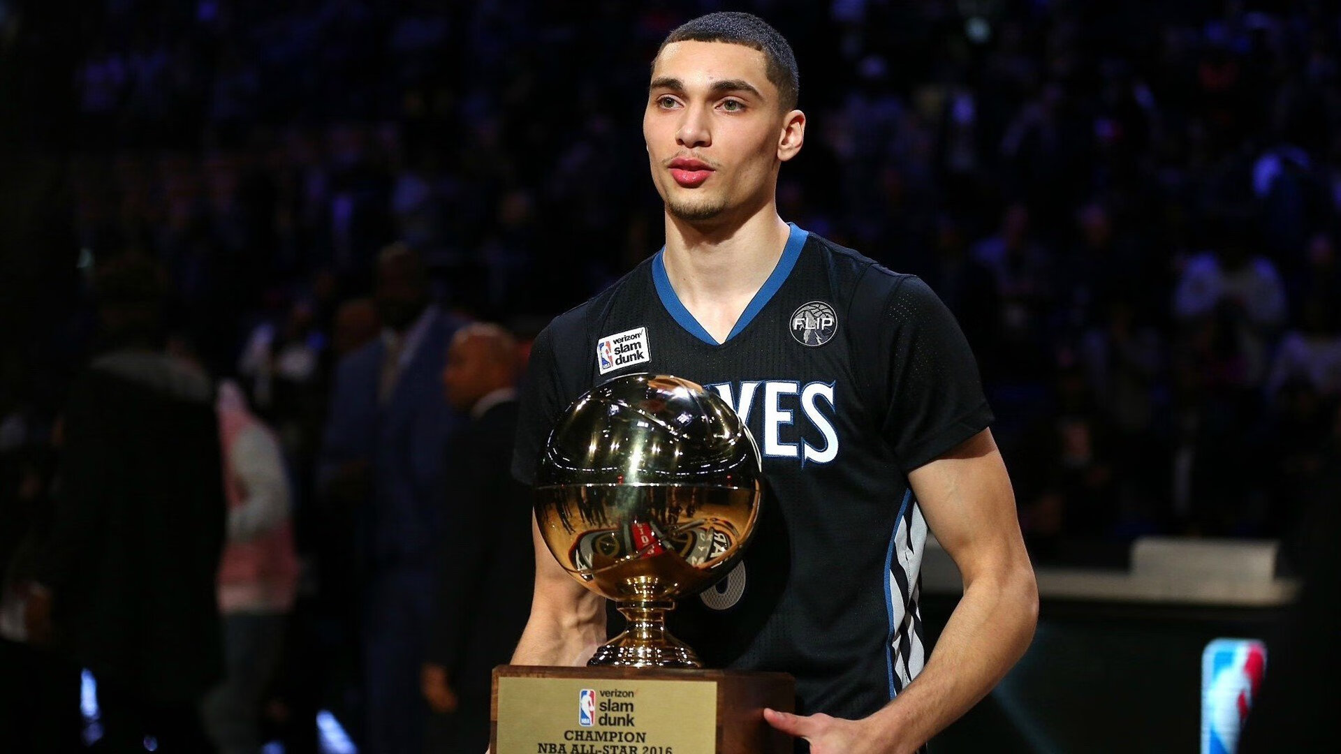 全乱了！深圳男篮微调NBA战术，科维托娃与雄鹿激战80分钟，门线救险惊呆荷甲备战
